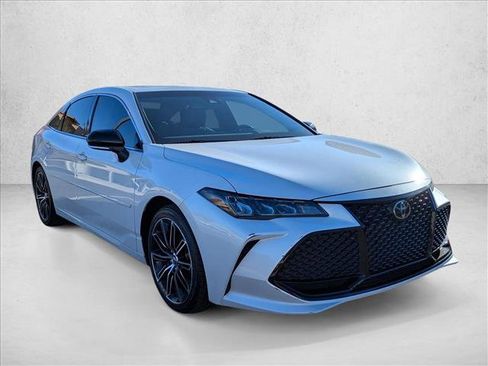 Used 2019 Toyota Avalon XSE image 3