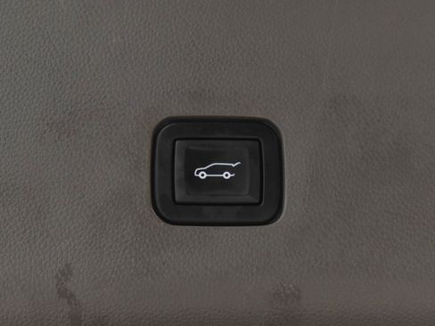 Used 2020 Chevrolet Traverse LT w/ LPO, Floor Liner Package image 31