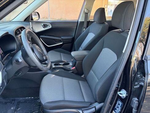 Used 2025 Kia Soul LX w/ LX Technology Package image 31