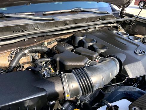 Used 2022 Toyota 4Runner SR5 RWD image 32