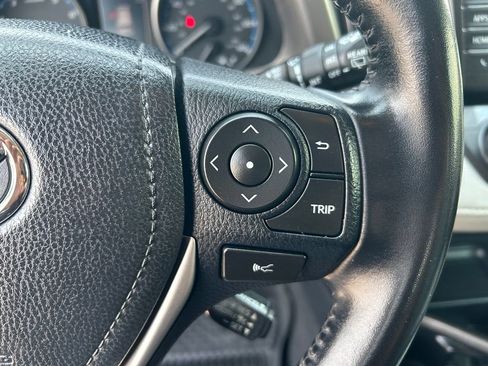 Used 2018 Toyota RAV4 XLE FWD image 11