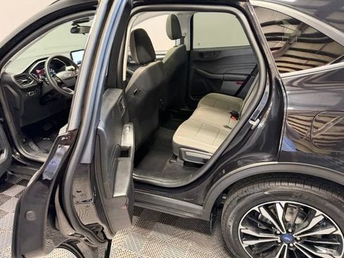 Used 2022 Ford Escape SE w/ SE Sport Appearance Package AWD/4WD image 19
