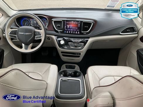 Used 2020 Chrysler Pacifica Limited FWD image 3