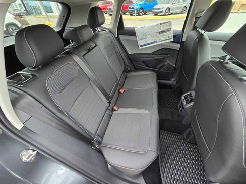 New 2024 Volkswagen Taos SE image 16