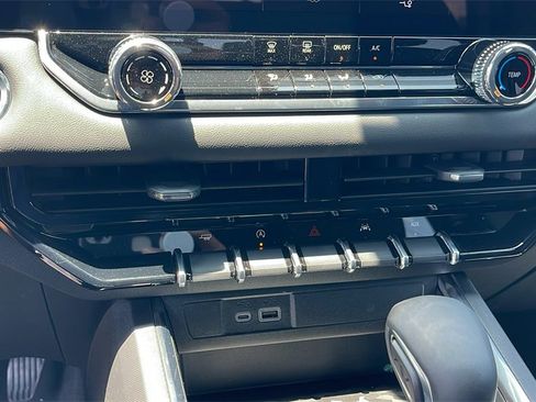 New 2025 GMC Canyon Elevation image 19