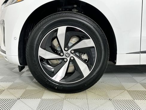 Certified 2026 Jaguar F-PACE R-Dynamic S image 9