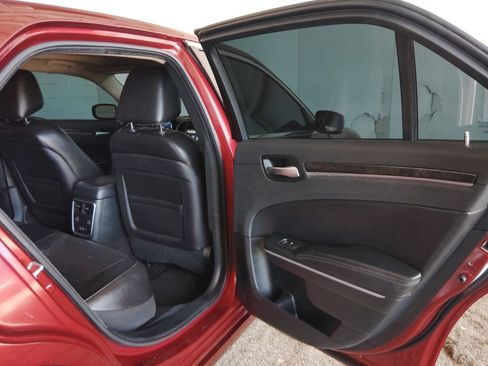 Used 2020 Chrysler 300 Limited RWD image 13