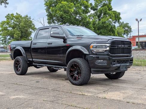 Used 2019 RAM 2500 Laramie w/ Black Appearance Package AWD/4WD image 2