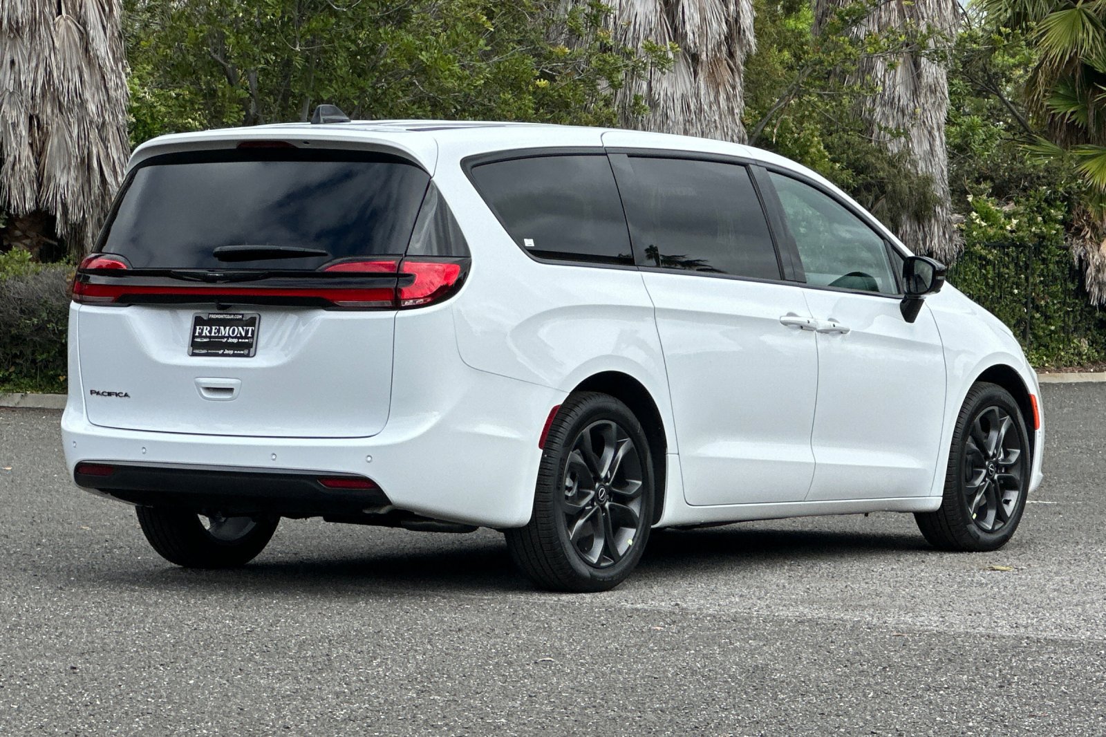 New 2026 Chrysler Pacifica Select FWD image 3