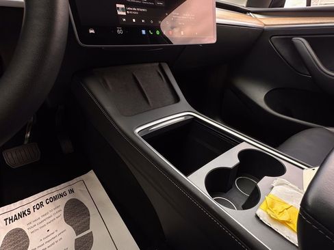 Used 2023 Tesla Model Y Standard Range image 15