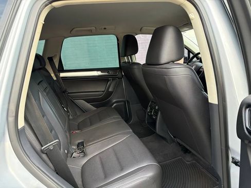 Used 2016 Volkswagen Touareg Sport AWD/4WD image 10