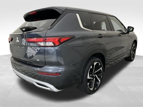 Used 2024 Mitsubishi Outlander SE image 5