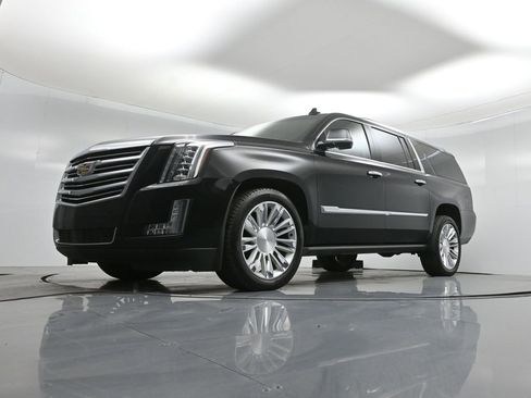 Used 2016 Cadillac Escalade ESV Platinum image 44