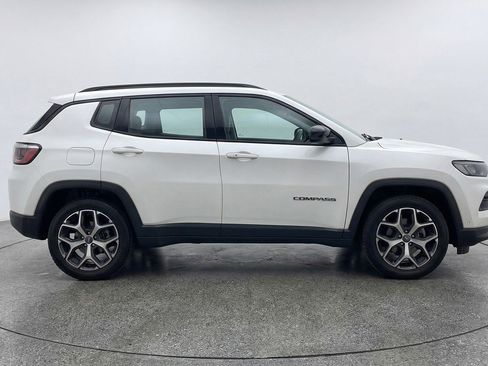 Used 2025 Jeep Compass Limited image 11