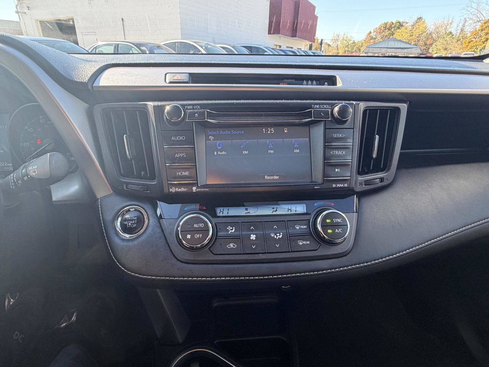 Used 2017 Toyota RAV4 XLE AWD/4WD image 18