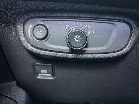 Used 2022 GMC Terrain SLE image 15