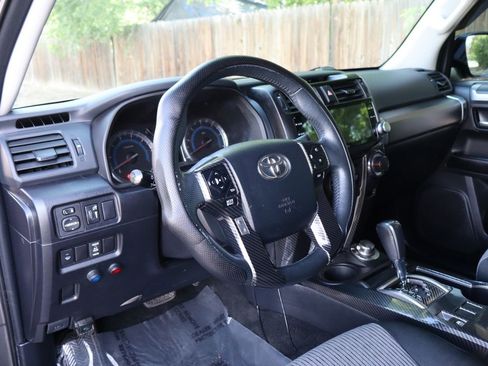 Used 2017 Toyota 4Runner SR5 AWD/4WD image 15