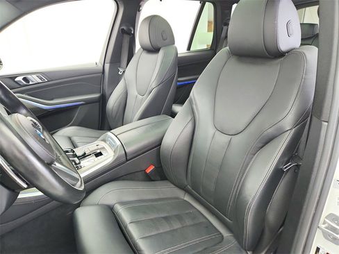 Used 2022 BMW X5 M50i image 10