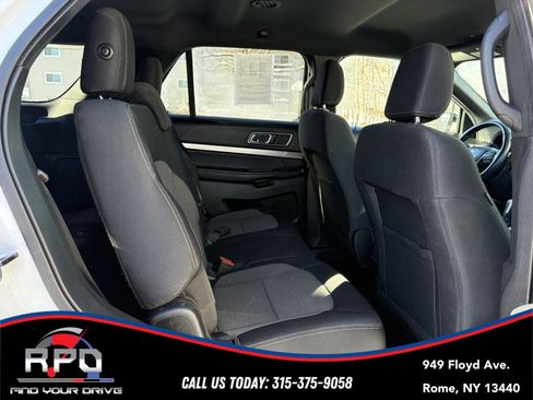 Used 2018 Ford Explorer XLT w/ XLT Technology Feature Bundle image 16