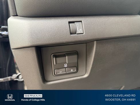 Used 2023 Chevrolet Colorado LT w/ LT Convenience Package II AWD/4WD image 17