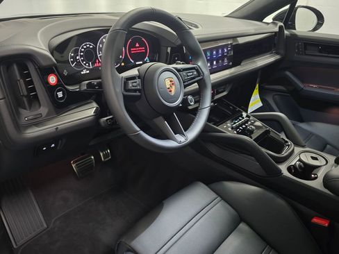 New 2026 Porsche Cayenne GTS image 4