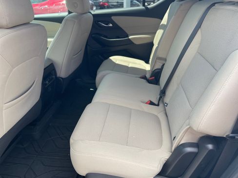 Used 2023 Chevrolet Traverse LS image 11