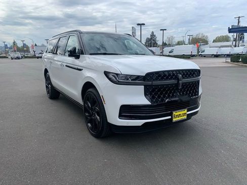 New 2026 Lincoln Navigator L Black Label AWD/4WD image 10