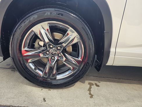 Used 2018 Toyota Highlander Limited Platinum image 10