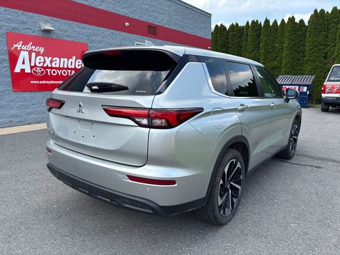 Used 2022 Mitsubishi Outlander ES AWD/4WD image 3