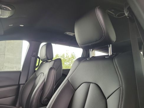 New 2026 Chrysler Pacifica Select image 18