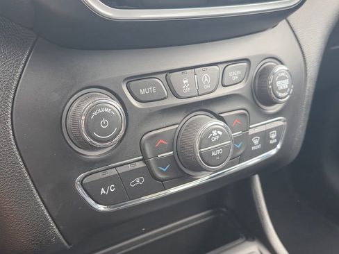 Certified 2021 Jeep Cherokee Limited w/ Elite Package image 28