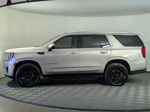 Used 2023 GMC Yukon SLT image 3