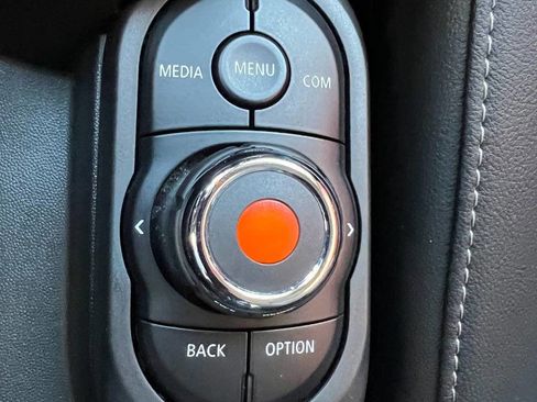 Used 2022 MINI Cooper 2-Door Hardtop image 27