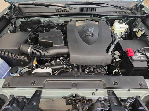 Certified 2023 Toyota Tacoma TRD Off-Road w/ TRD Premium Off Road Package AWD/4WD image 9