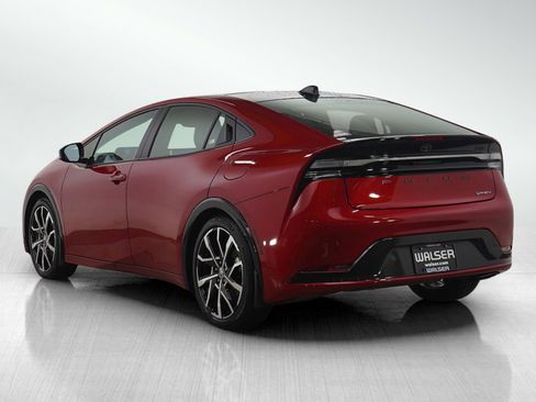 Used 2026 Toyota Prius Plug-In Hybrid image 3