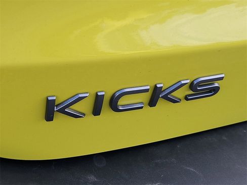 New 2025 Nissan Kicks SR image 17