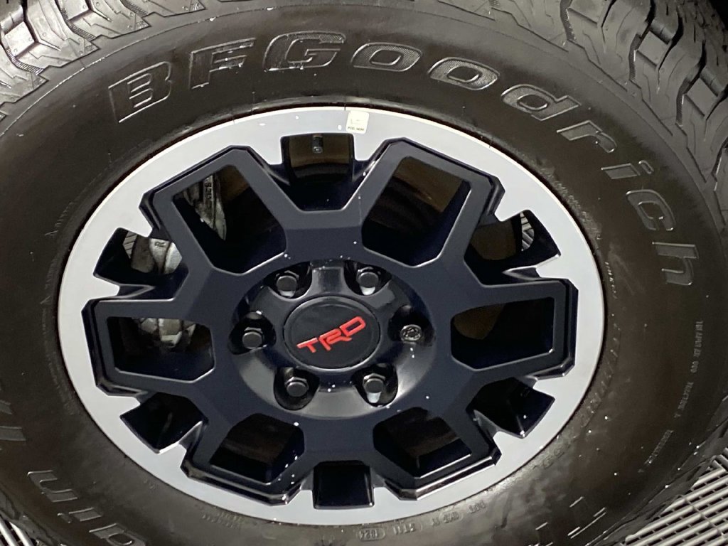 Used 2024 Toyota Tacoma TRD Off-Road AWD/4WD image 31