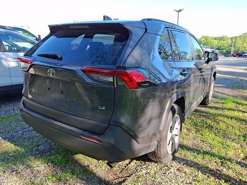 Used 2019 Toyota RAV4 LE FWD image 6