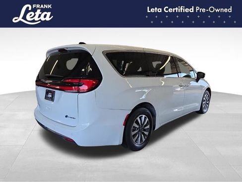Used 2023 Chrysler Pacifica Touring-L FWD image 6