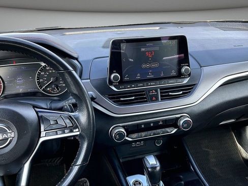 Used 2024 Nissan Altima 2.5 SR FWD image 9