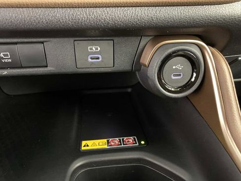Used 2025 Toyota Grand Highlander AWD Hybrid image 24