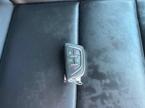 Used 2025 Cadillac XT4 Premium Luxury FWD image 8