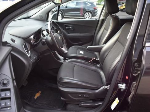 Used 2019 Chevrolet Trax LT w/ LT Convenience Package AWD/4WD image 18