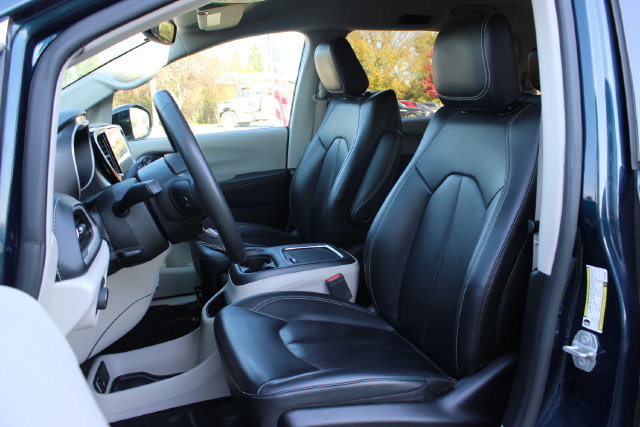 Used 2024 Chrysler Pacifica Limited FWD image 11