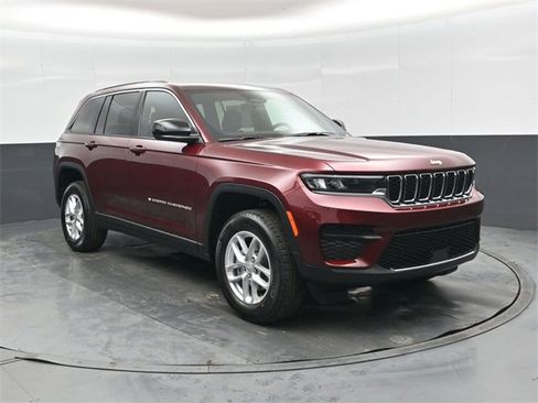 New 2025 Jeep Grand Cherokee Laredo image 1