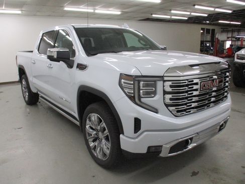 New 2026 GMC Sierra 1500 Denali w/ Denali Reserve Package image 3