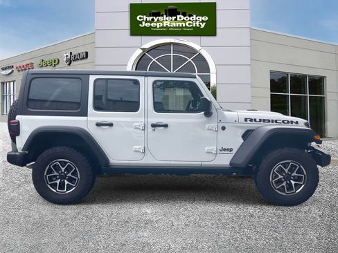 Used 2024 Jeep Wrangler Unlimited Rubicon image 5