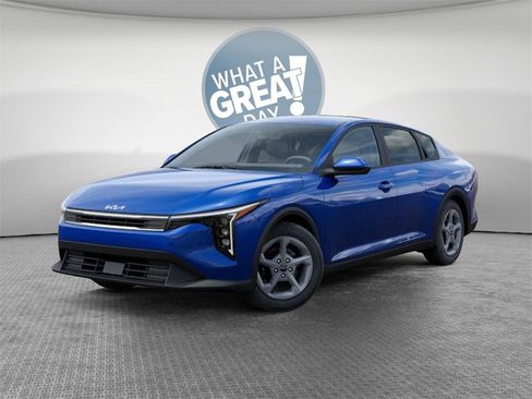 New 2025 Kia K4 LXS image 1