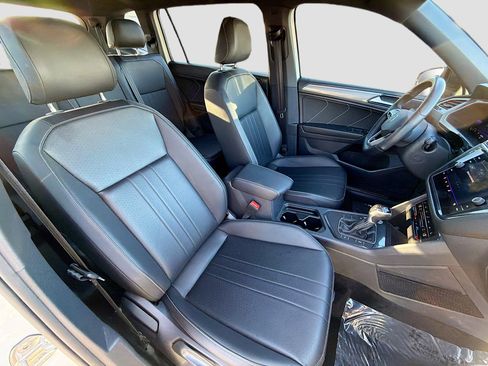 Used 2023 Volkswagen Tiguan SE R-Line image 14