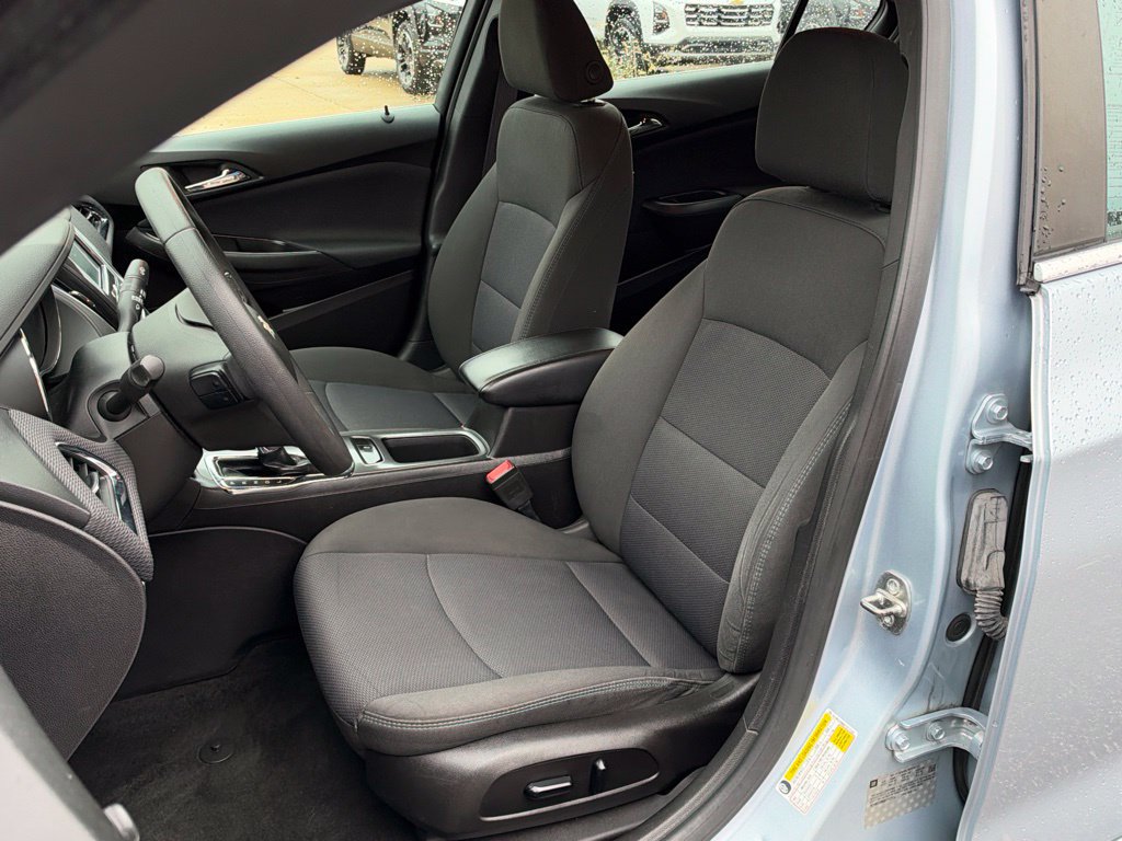 Used 2017 Chevrolet Cruze LT w/ Convenience Package FWD image 11